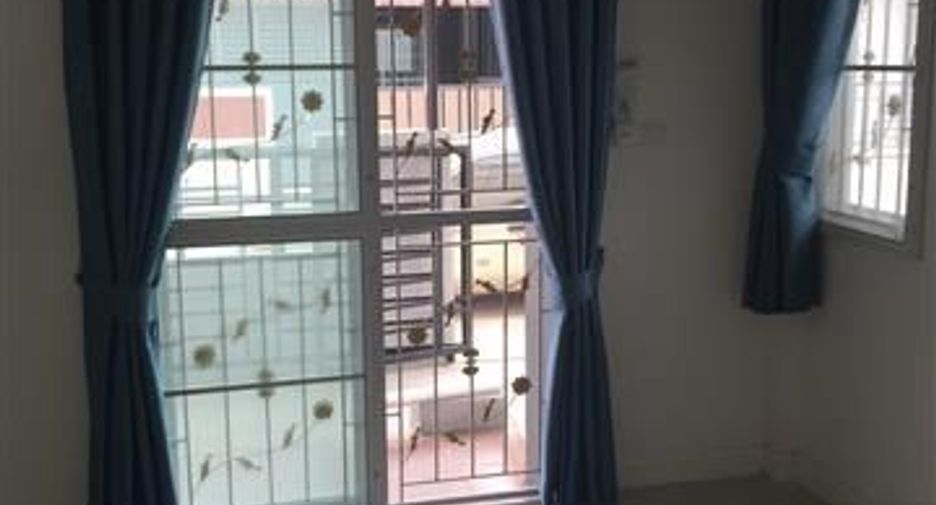 For rent 2 bedrooms townhouse in Si Maha Phot, Prachin Buri