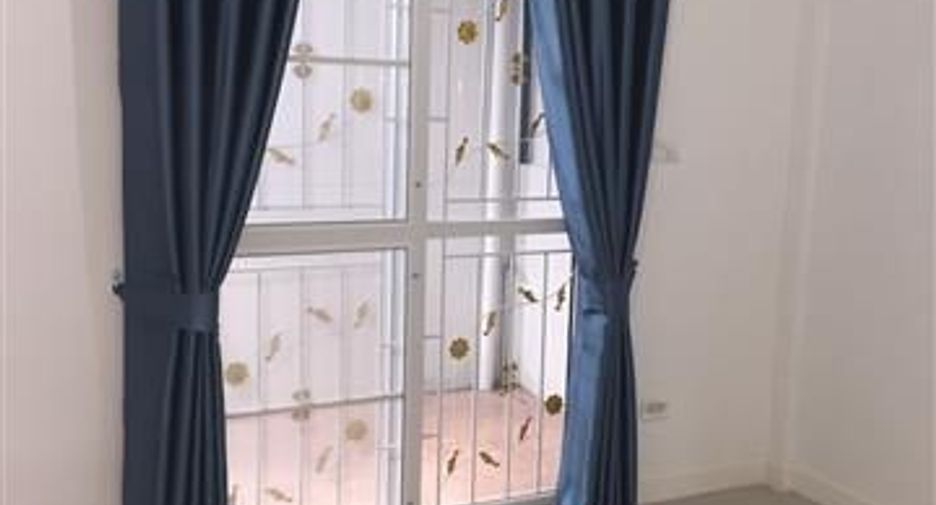 For rent 2 bedrooms townhouse in Si Maha Phot, Prachin Buri