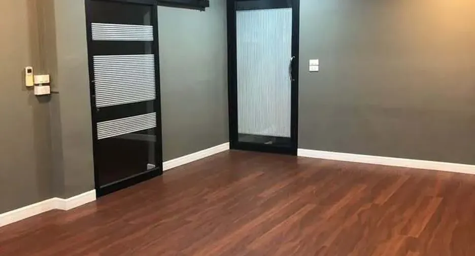 For rent and for sale 4 bedrooms townhouse in Mueang Pathum Thani, Pathum Thani