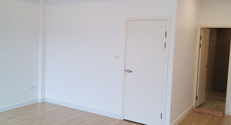 Reihenhaus zum Kauf mit 3 Zimmer in Saphan Sung, Bangkok