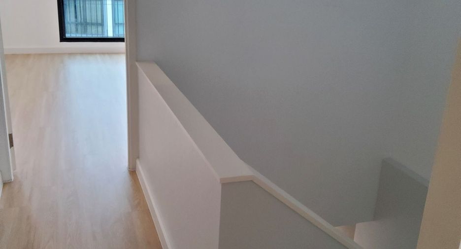 For sale 3 bedrooms townhouse in Saphan Sung, Bangkok