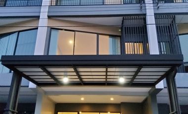 For sale 3 bedrooms townhouse in Saphan Sung, Bangkok