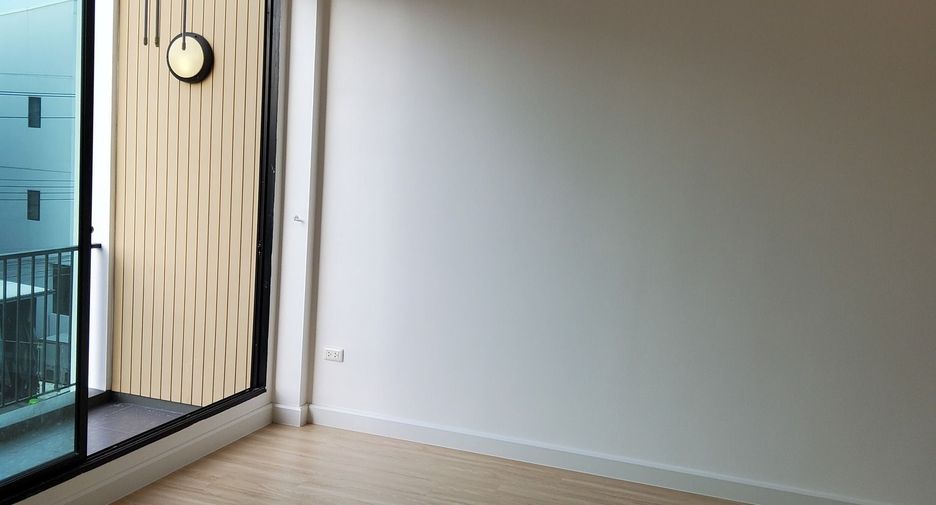 For sale 3 bedrooms townhouse in Saphan Sung, Bangkok
