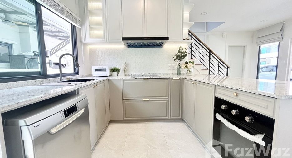 Casa en venta y en alquiler de 4 habitaciones en Bang Phli, Samut Prakan