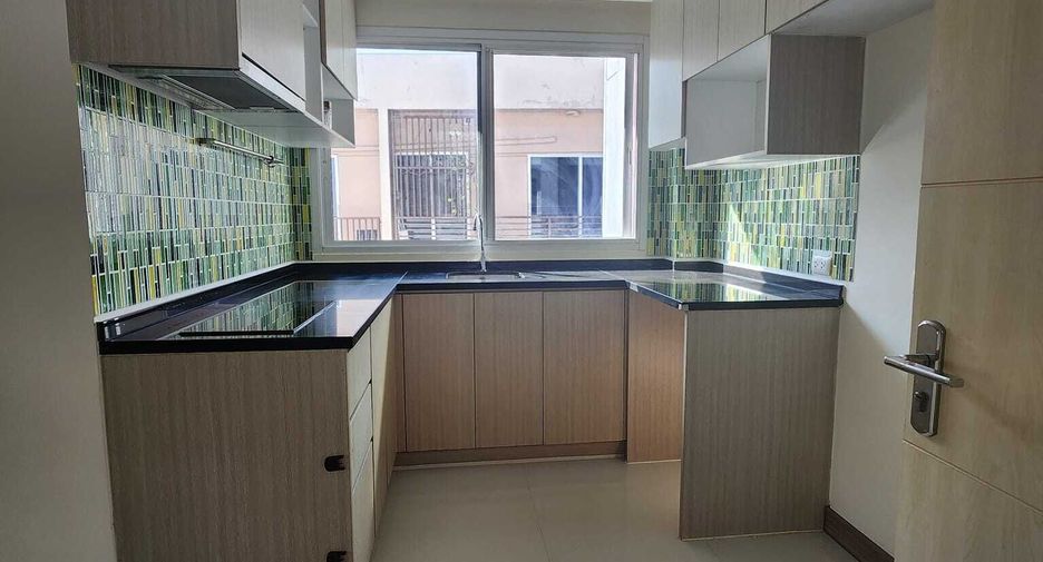 For sale 2 bedrooms condo in Phaya Thai, Bangkok