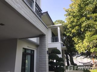 For rent 4 bedrooms townhouse in Mueang Pathum Thani, Pathum Thani