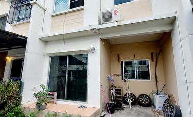À vendre 3 chambres maison de ville à Lam Luk Ka, Pathum Thani