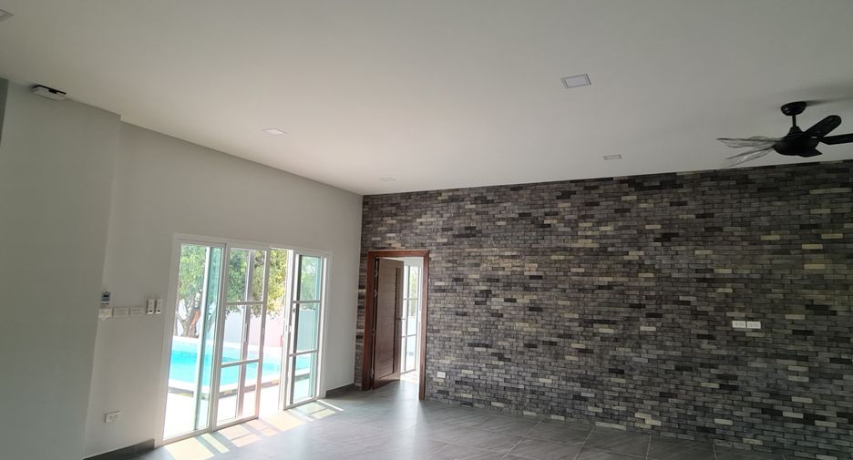 For sale 3 bedrooms villa in Mueang Chiang Rai, Chiang Rai