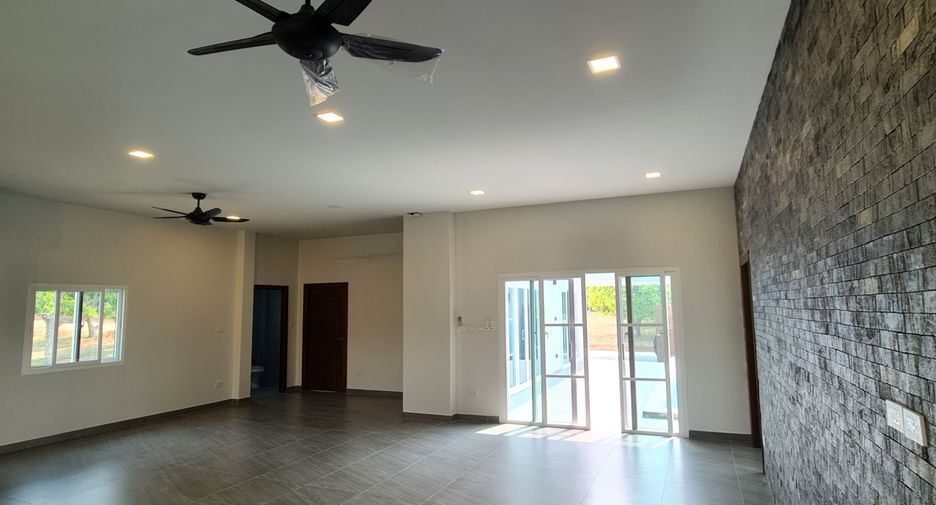 For sale 3 bedrooms villa in Mueang Chiang Rai, Chiang Rai