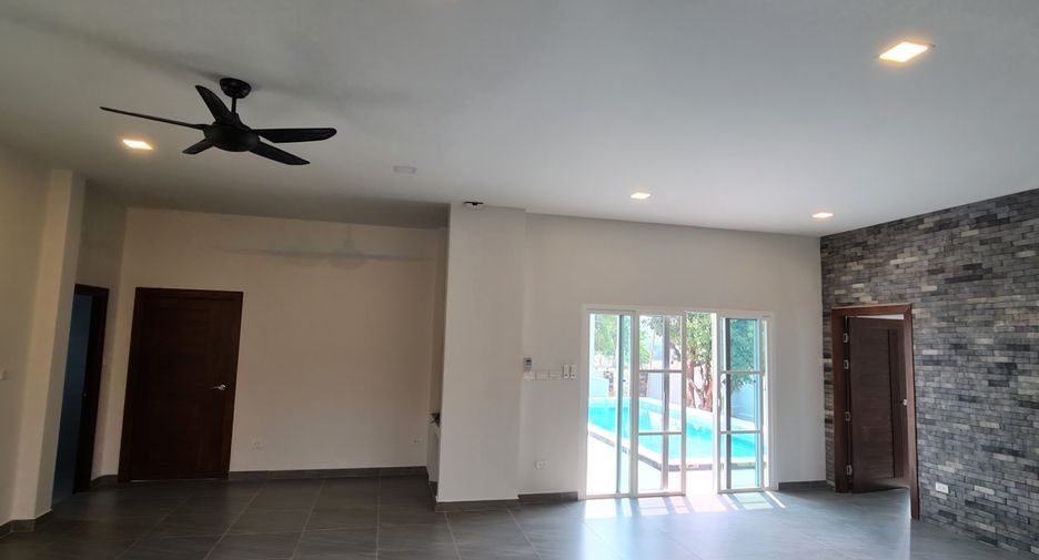 For sale 3 bedrooms villa in Mueang Chiang Rai, Chiang Rai