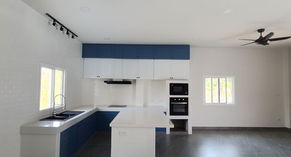 For sale 3 bedrooms villa in Mueang Chiang Rai, Chiang Rai