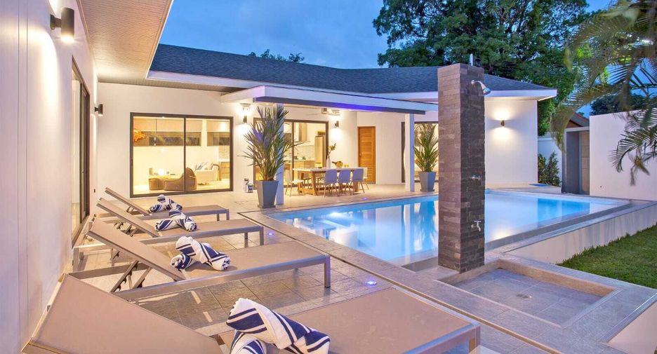 À louer 4 chambres villa à Mueang Phuket, Phuket