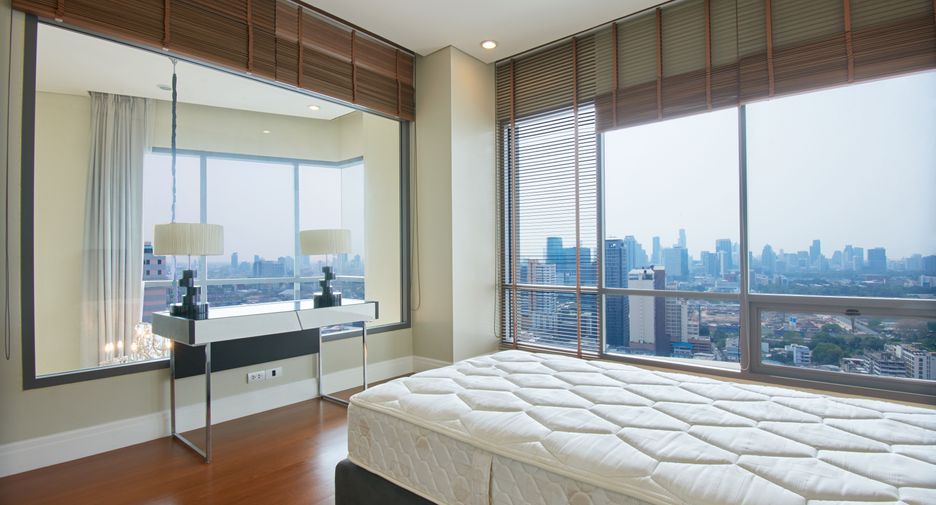 For sale 3 ベッドルーム condo in Khlong Toei, Bangkok