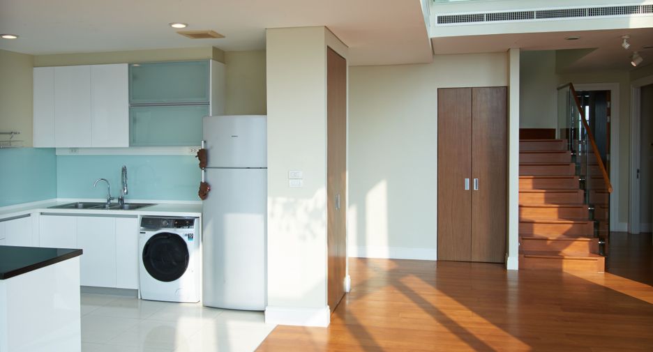 For sale 3 ベッドルーム condo in Khlong Toei, Bangkok