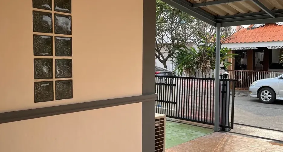 For sale 2 bedrooms townhouse in Mueang Phitsanulok, Phitsanulok