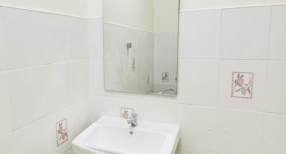 For sale 2 bedrooms townhouse in Mueang Phitsanulok, Phitsanulok