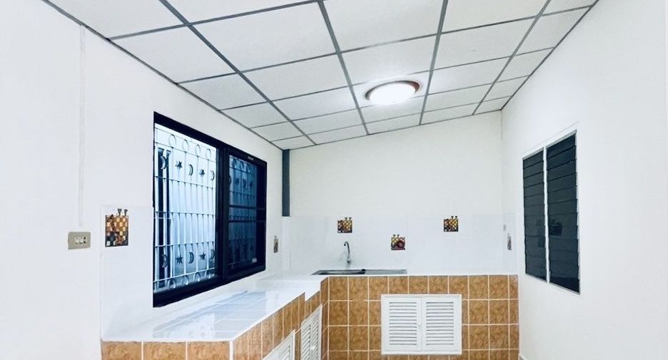 For sale 2 bedrooms townhouse in Mueang Phitsanulok, Phitsanulok