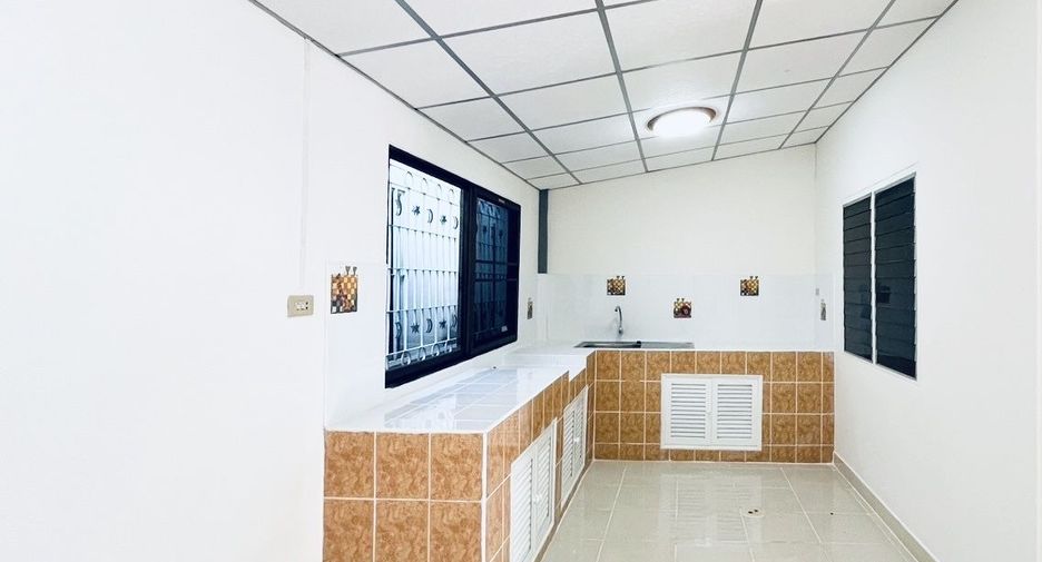 For sale 2 bedrooms townhouse in Mueang Phitsanulok, Phitsanulok