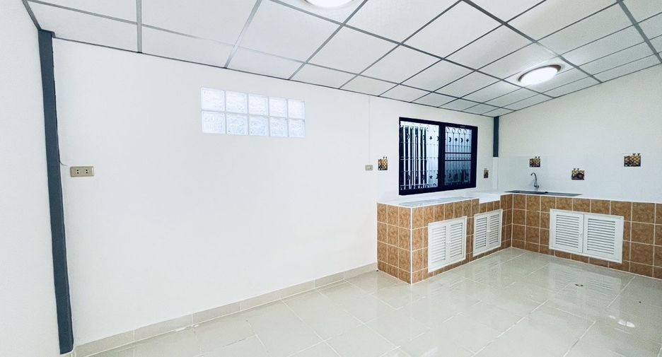 For sale 2 bedrooms townhouse in Mueang Phitsanulok, Phitsanulok