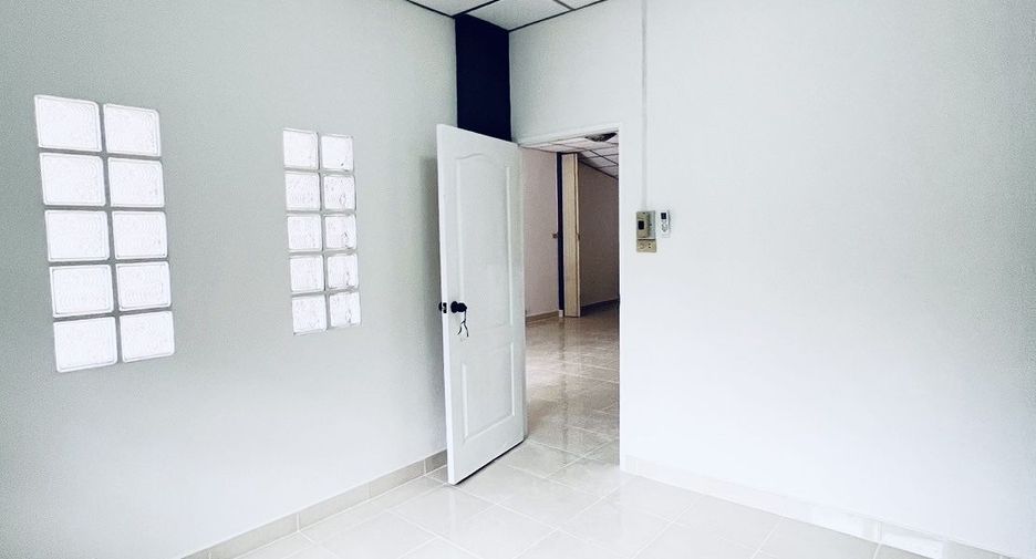 For sale 2 bedrooms townhouse in Mueang Phitsanulok, Phitsanulok