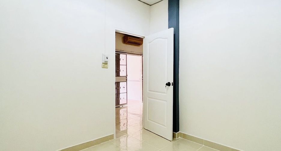 For sale 2 bedrooms townhouse in Mueang Phitsanulok, Phitsanulok