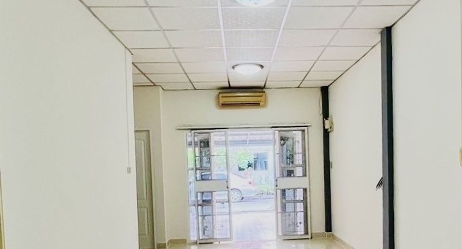 For sale 2 bedrooms townhouse in Mueang Phitsanulok, Phitsanulok