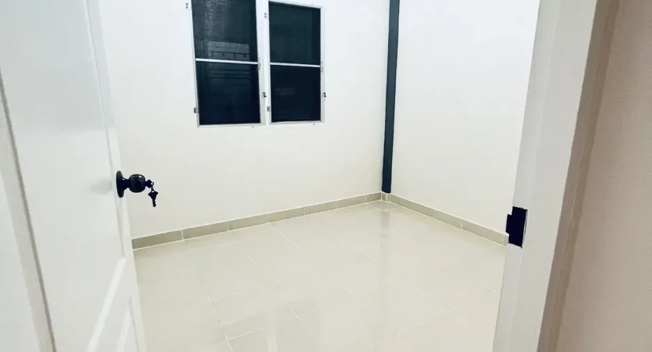 For sale 2 bedrooms townhouse in Mueang Phitsanulok, Phitsanulok