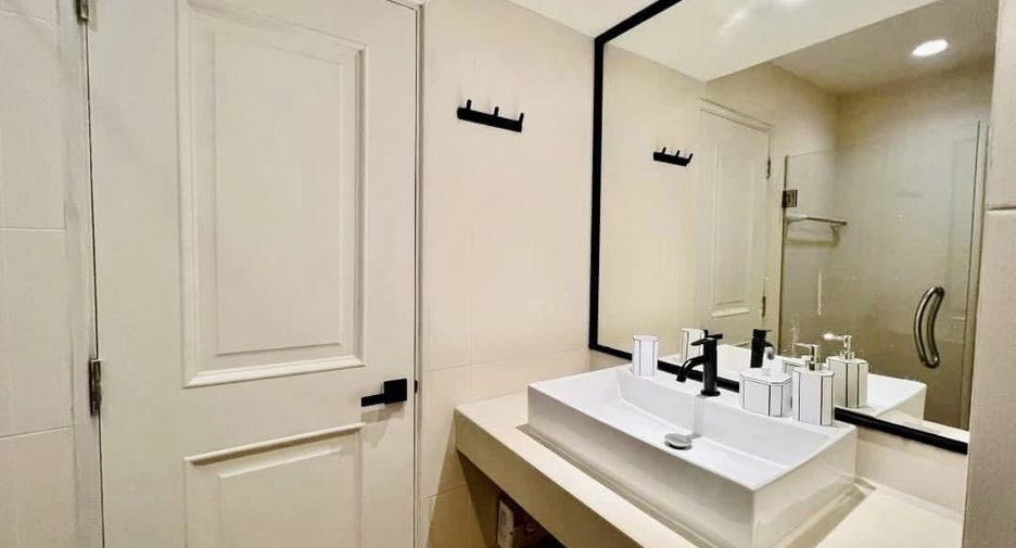 For sale 1 bed condo in Huai Khwang, Bangkok