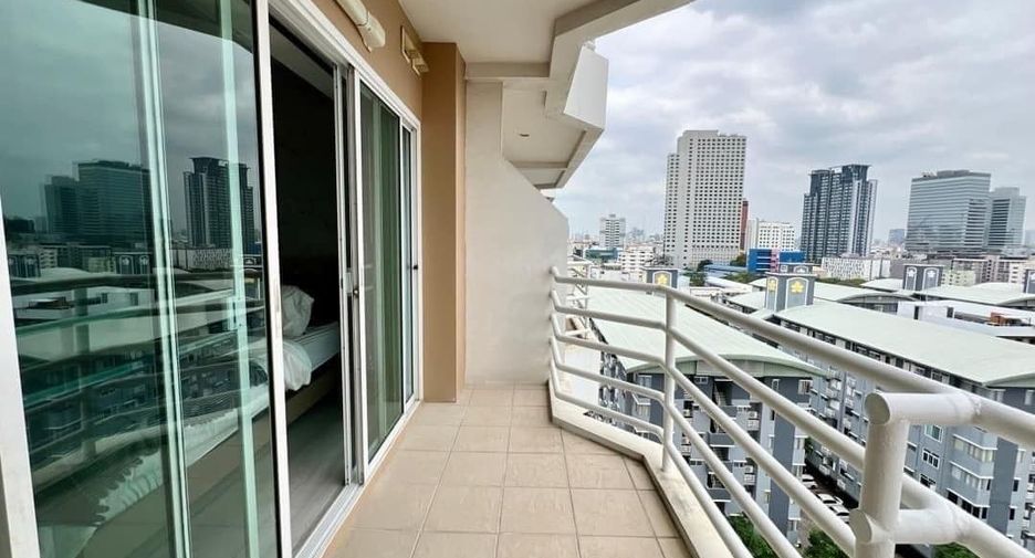 For sale 1 bed condo in Huai Khwang, Bangkok