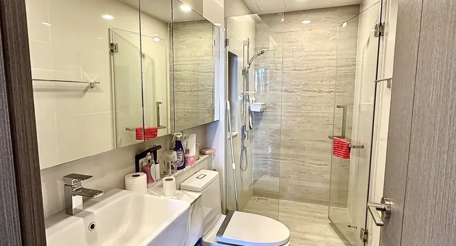 For sale 2 bedrooms condo in Mueang Samut Prakan, Samut Prakan
