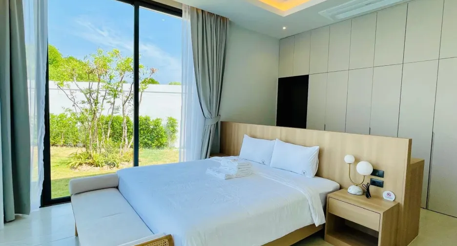For rent 5 bedrooms villa in Mueang Phuket, Phuket