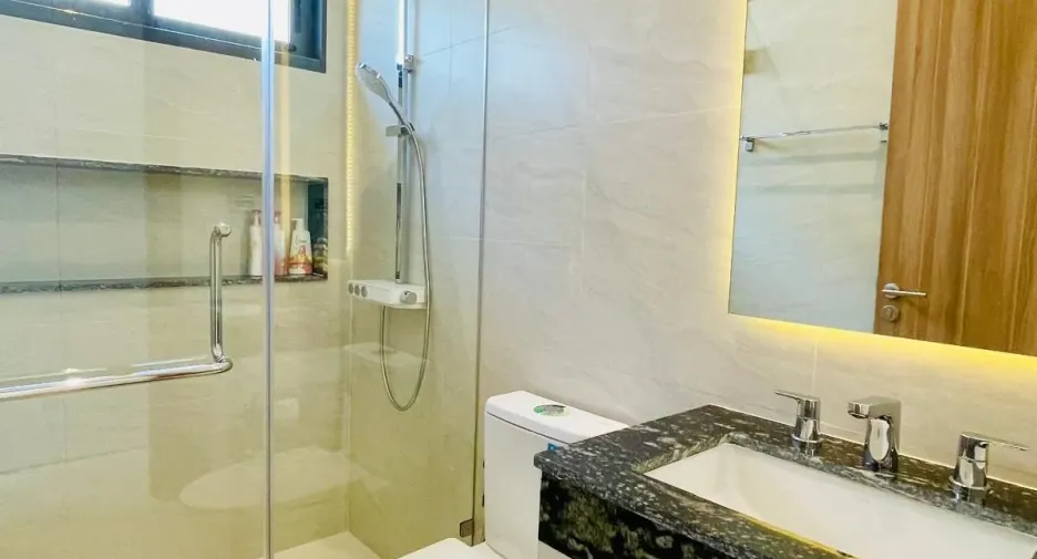 For rent 5 bedrooms villa in Mueang Phuket, Phuket