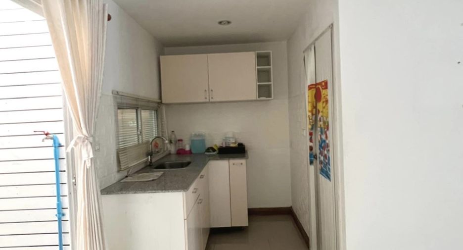 Reihenhaus zum Kauf mit 3 Zimmer in Sam Phran, Nakhon Pathom