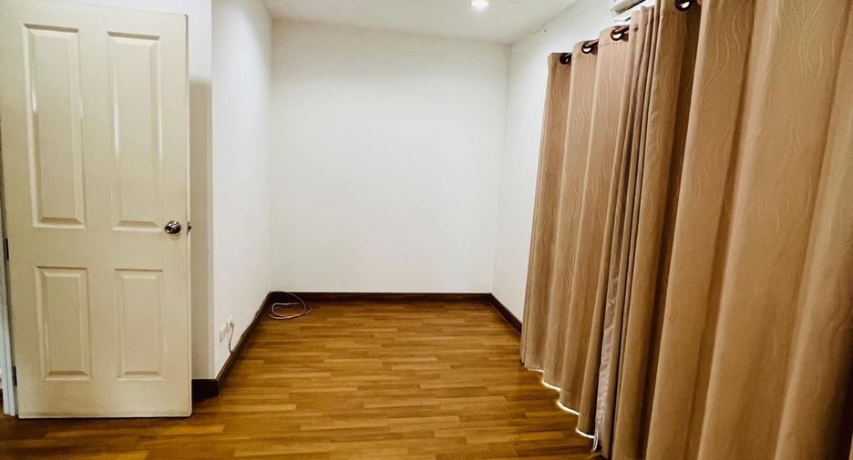 Reihenhaus zum Kauf mit 3 Zimmer in Sam Phran, Nakhon Pathom