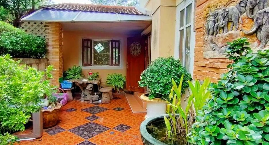 For sale 3 bedrooms house in Khlong Sam Wa, Bangkok