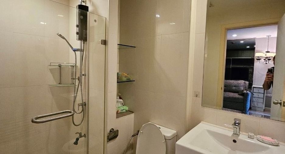For sale 1 bed condo in Khlong Toei, Bangkok