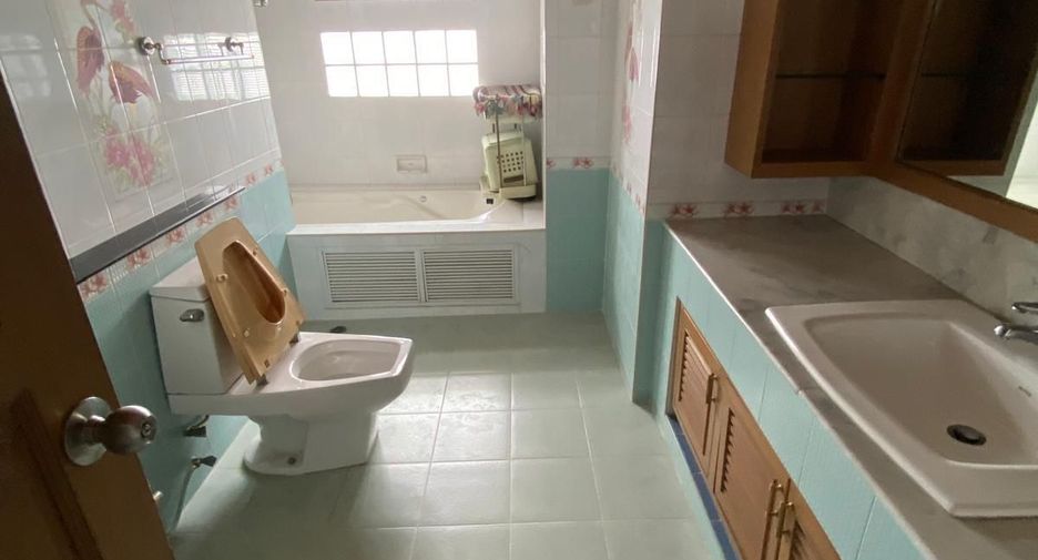 For sale 3 bedrooms condo in Bang Kho Laem, Bangkok