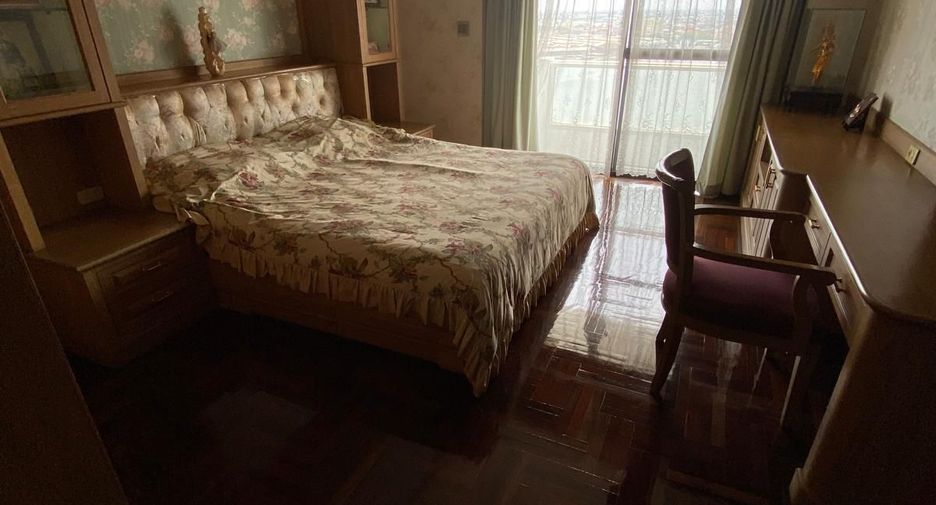 For sale 3 bedrooms condo in Bang Kho Laem, Bangkok