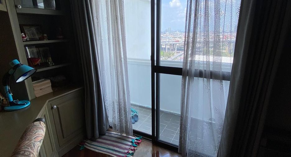 For sale 3 bedrooms condo in Bang Kho Laem, Bangkok