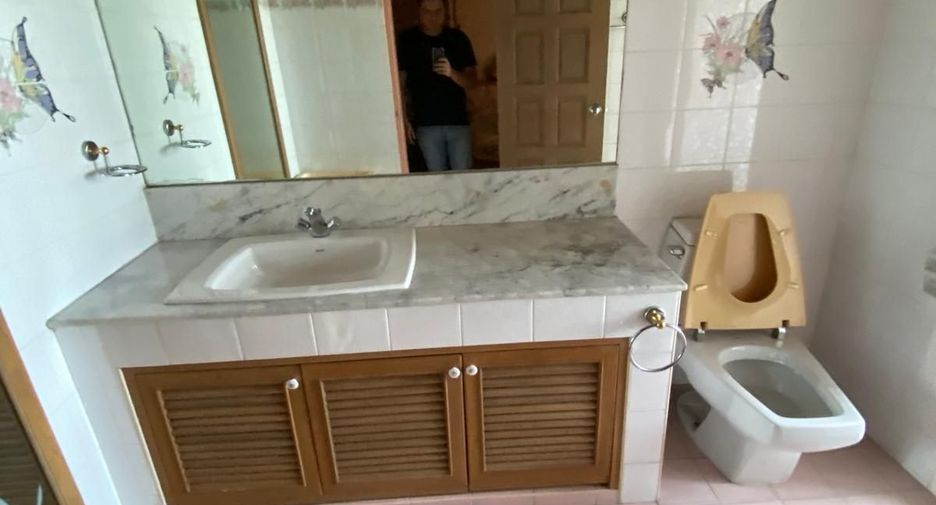 For sale 3 bedrooms condo in Bang Kho Laem, Bangkok