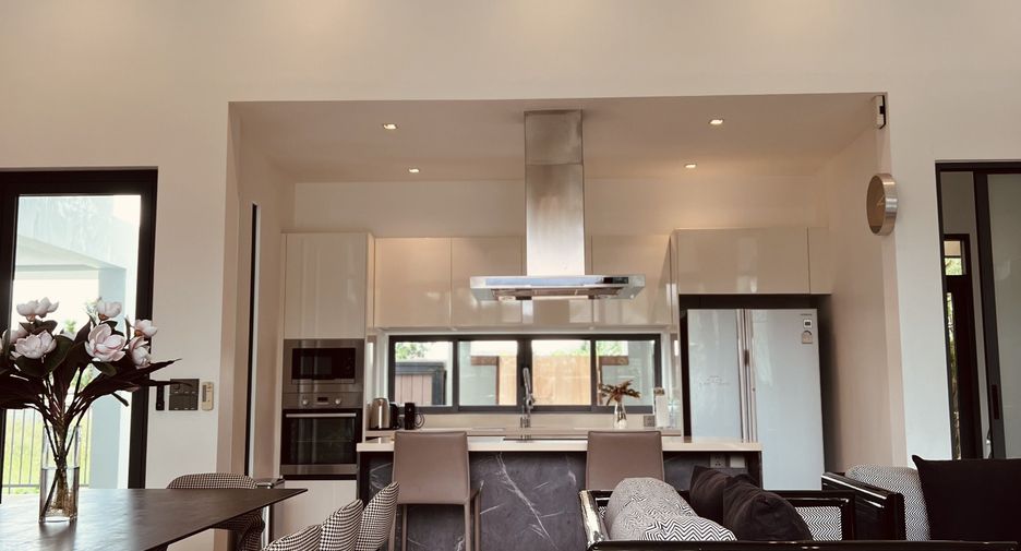 Villa en alquiler de 4 habitaciones en Thalang, Phuket