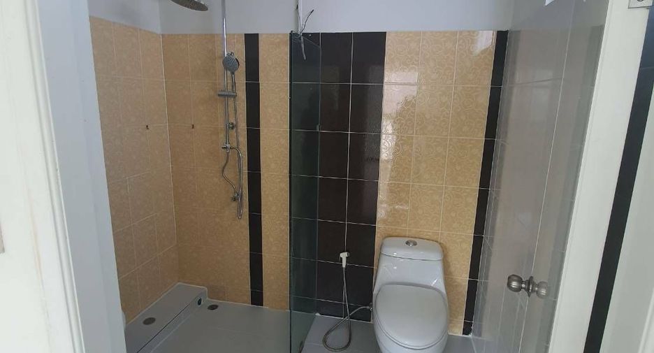 For sale 3 bedrooms townhouse in Mueang Nakhon Sawan, Nakhon Sawan
