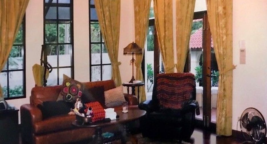 For sale 2 bedrooms house in Phra Khanong, Bangkok