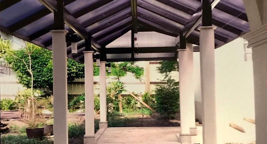 For sale 2 bedrooms house in Phra Khanong, Bangkok