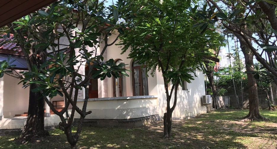 For sale 2 bedrooms house in Phra Khanong, Bangkok