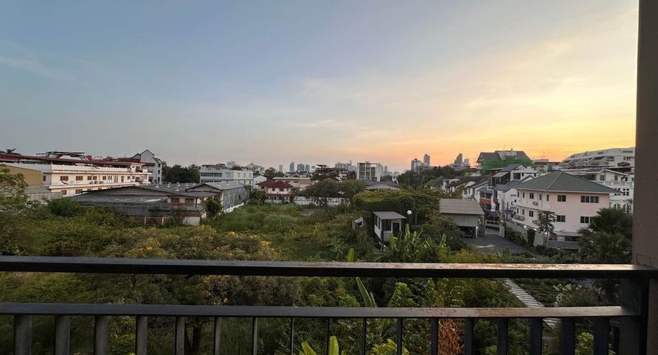 Condo en venta de 2 habitaciones en Yan Nawa, Bangkok