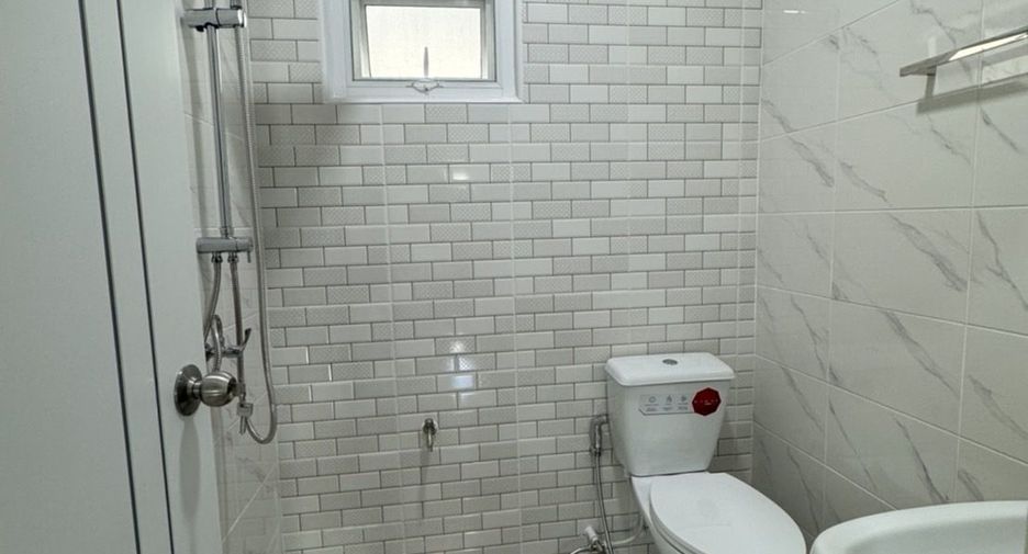For sale 3 bedrooms townhouse in Khlong Luang, Pathum Thani