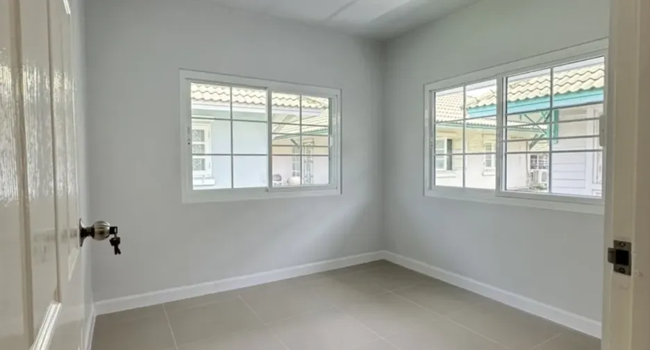 For sale 3 bedrooms townhouse in Khlong Luang, Pathum Thani