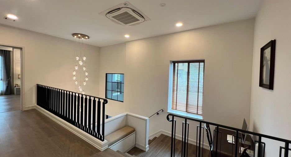 Casa en venta de 4 habitaciones en Saphan Sung, Bangkok