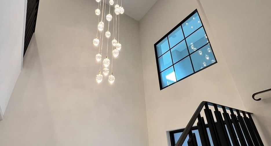 Casa en venta de 4 habitaciones en Saphan Sung, Bangkok